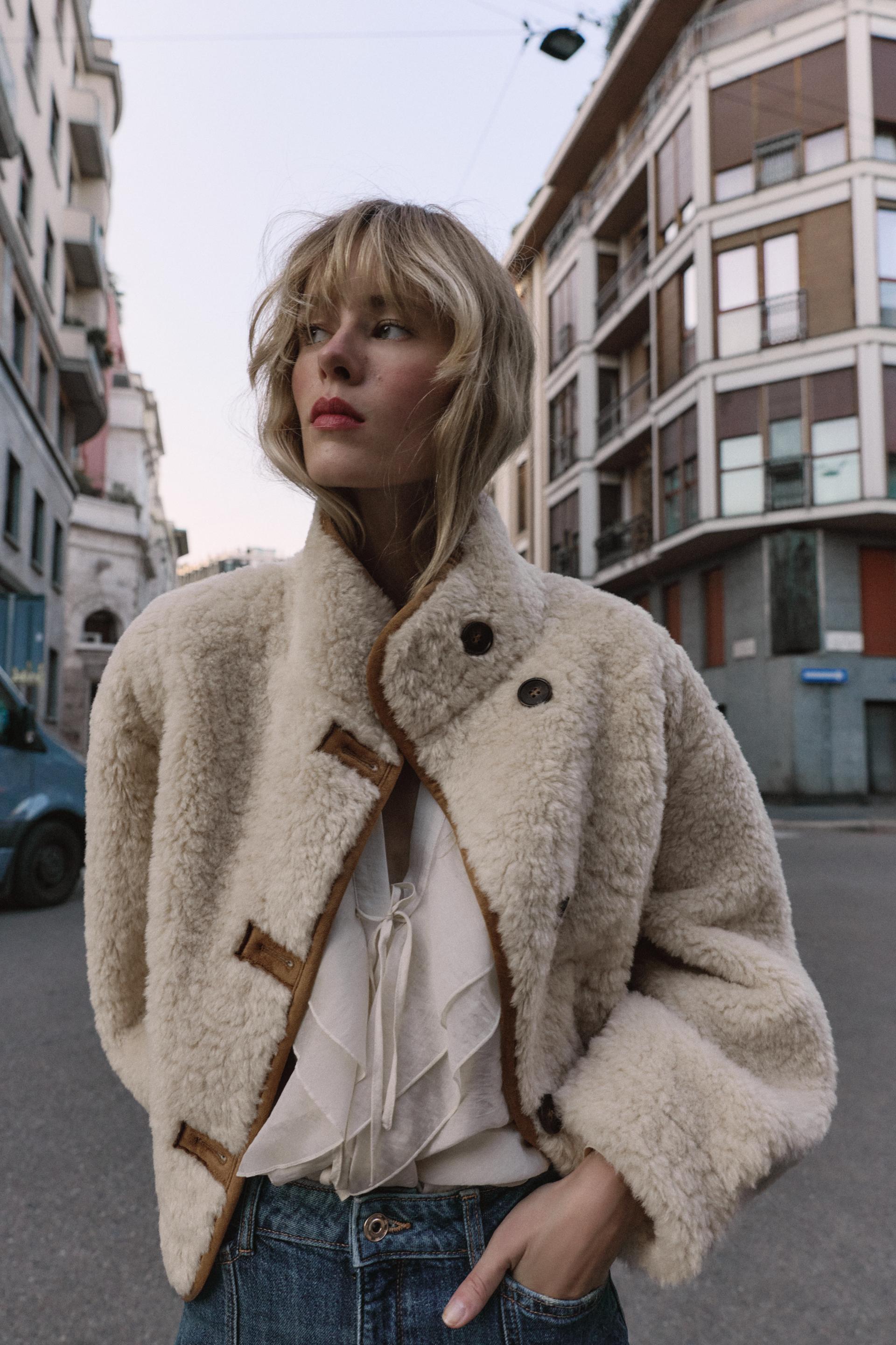 Marvella teddy kurtka – beżowy look z zapięciem na guziki