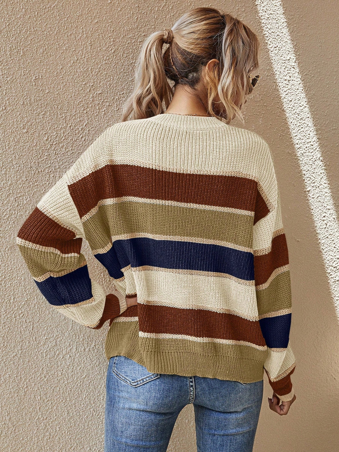 Sweter Serenelle w paski oversize – beżowo-brązowy