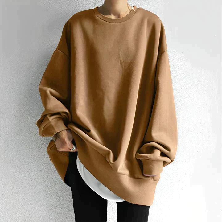 Lunara – sweter oversize w kolorze Beżowy / Beige – klasyczny, kobiecy outfit.