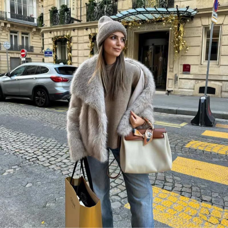 Płaszcz VelvetFur Luxe w kolorze beżowym