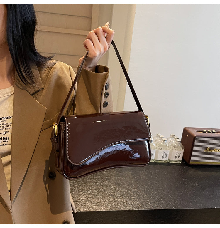 Scarlet Wave torebka – espresso / bruin – stylizacja z płaszczem