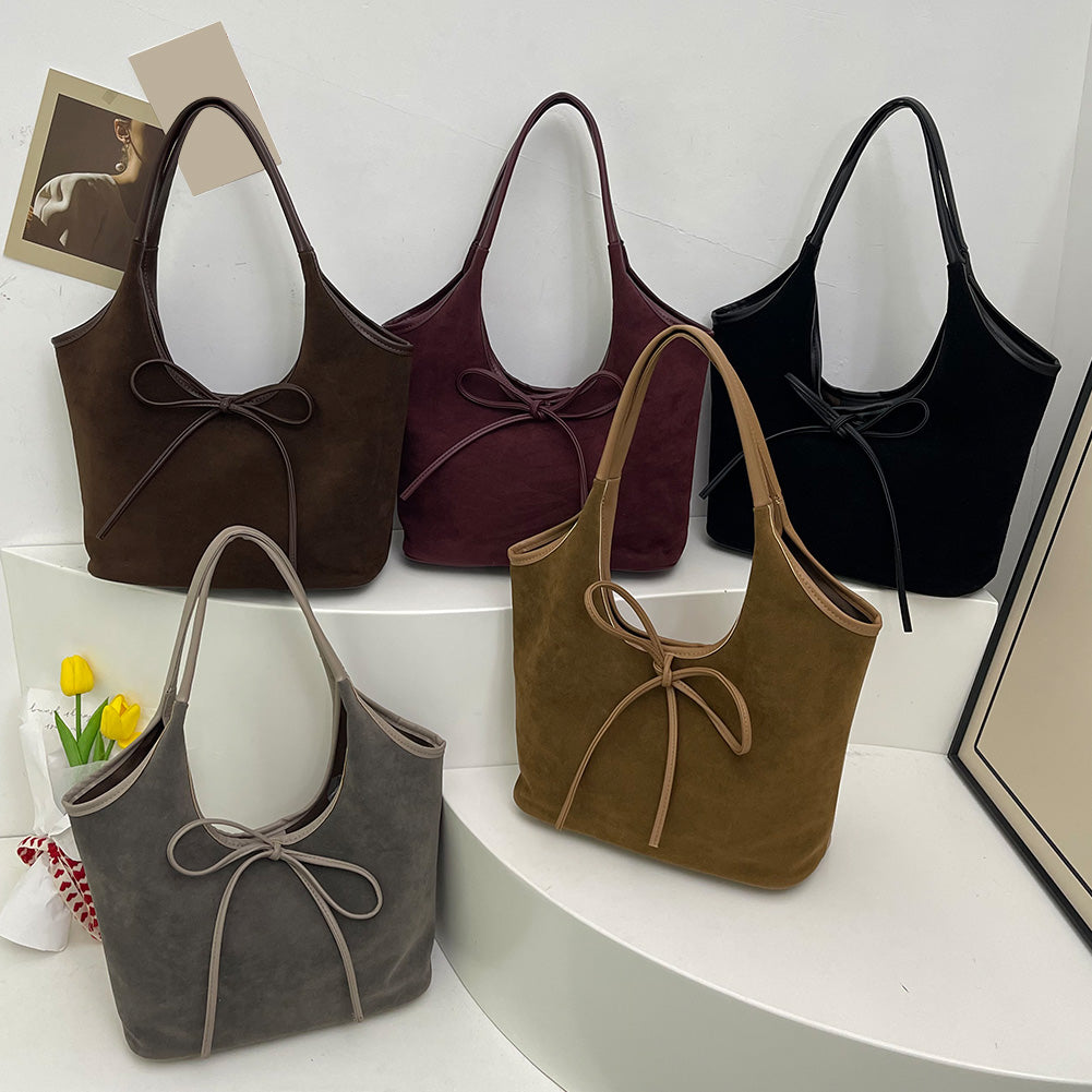 Lily Bow Bag w kolorze brązowym – zamszowa torebka z kokardą