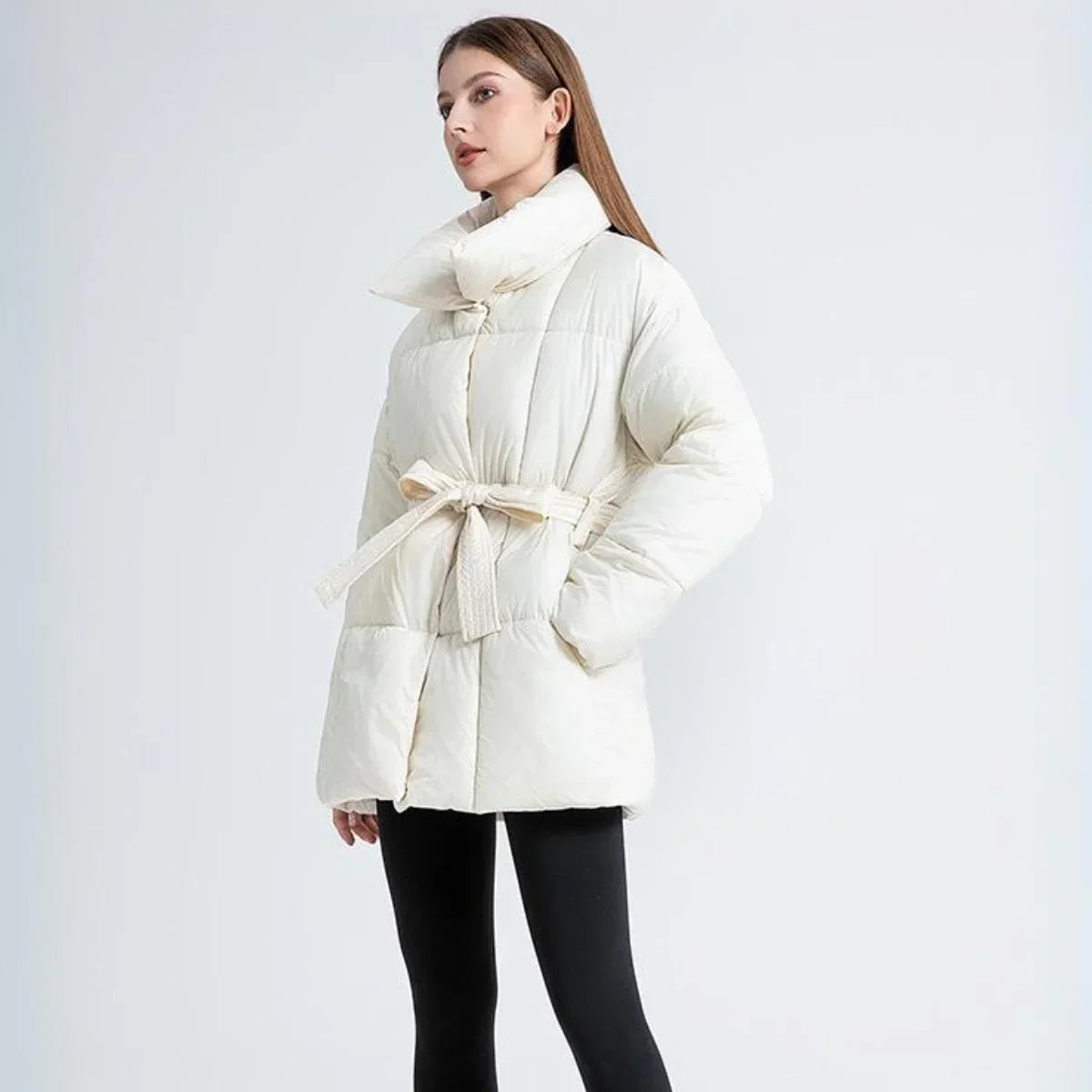Arctic Allure płaszcz w kolorze białym z paskiem