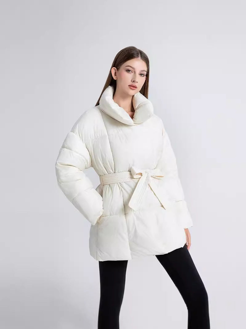 Arctic Allure płaszcz w kolorze białym z paskiem
